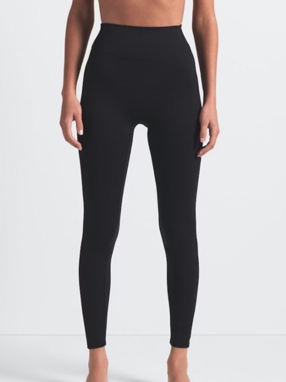 NWT NikeSkims Matte 26” Leggings